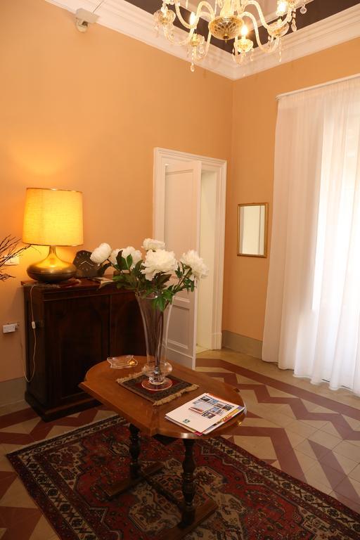 Casa Elide Bed & Breakfast คาตาเนีย ภายนอก รูปภาพ
